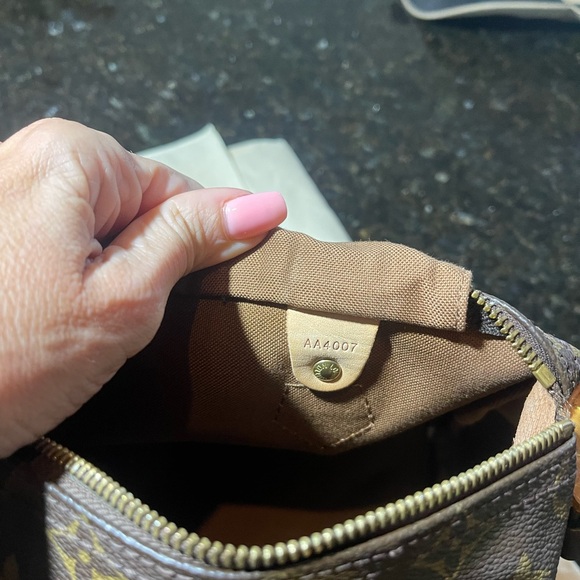Authentic LV Speedy 25 in great condition, just how you see it in the pictures. - Picture 10 of 14
